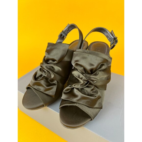 Reaction Kenneth Cole Reach Beyond Slingback Sandals Womens 7 M Fern Satin NWB - Picture 1 of 12
